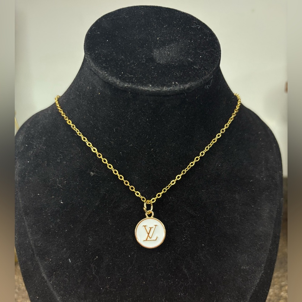 Louis vuttion white and gold necklace